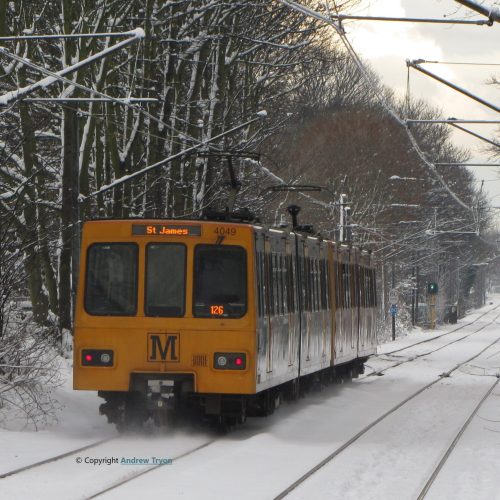 Tyne_and_Wear_Metro_Train_in_the_Snow